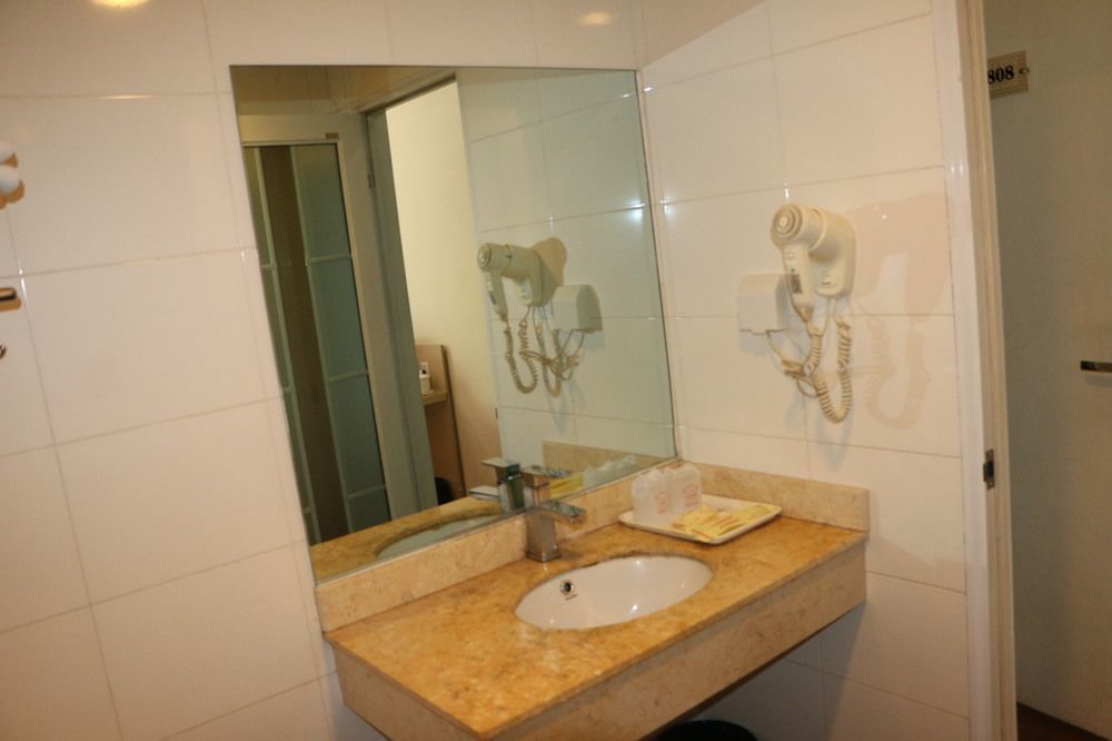 Yixin Business Hotel Canton Esterno foto